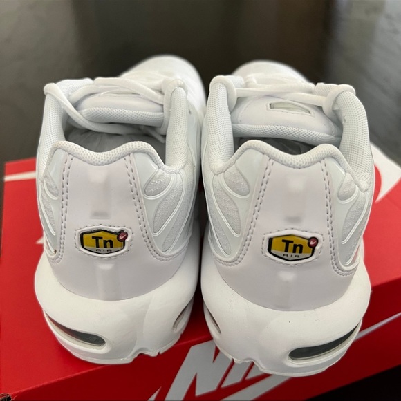 ✔️NIB✔️ NIKE Air Max Plus GS Triple White - Picture 9 of 11
